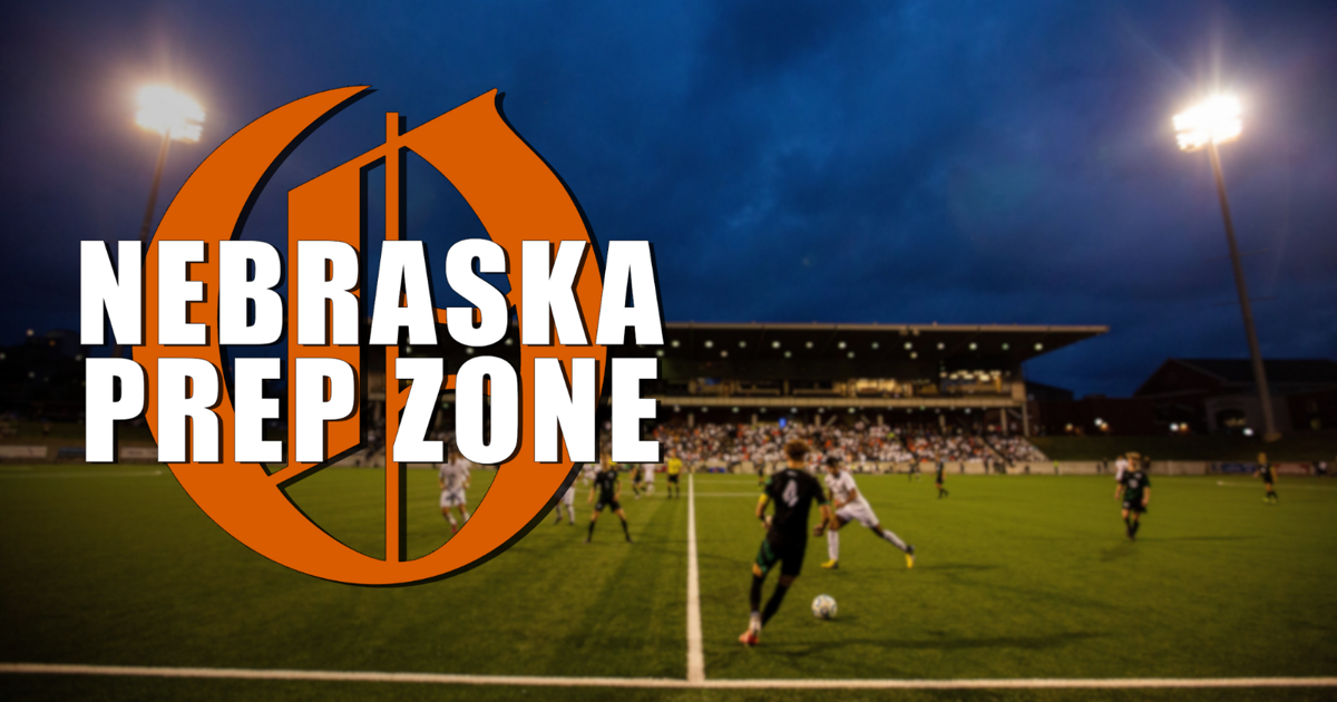 Jungenfußballteam Nr. 1 Omaha Creighton Prep schlägt in der ersten Hälfte ...