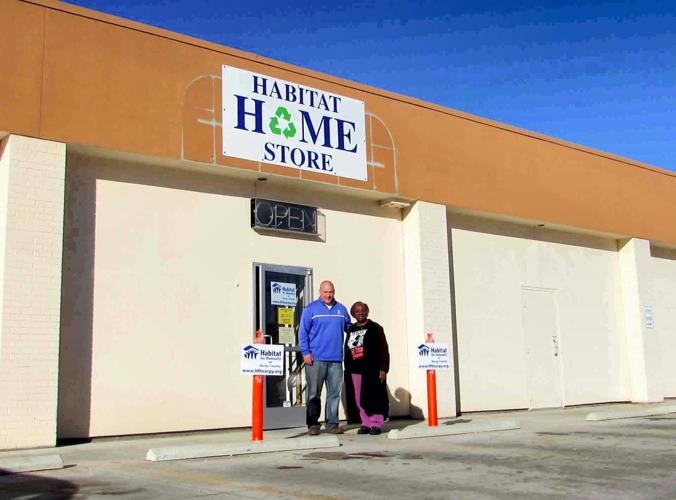 Bellevue West students partner with Habitat for Humanity store