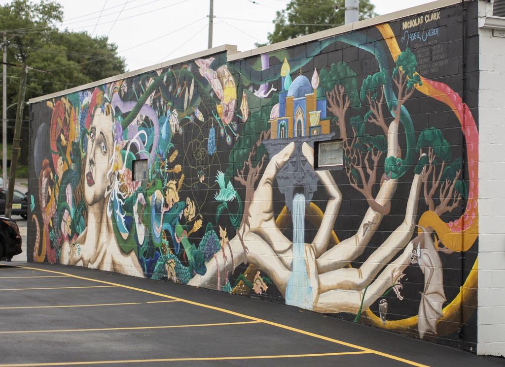 Nightlife Review A Cozy And Colorful Spot The Leavenworth Bar Has What You Need Plus Omaha Com