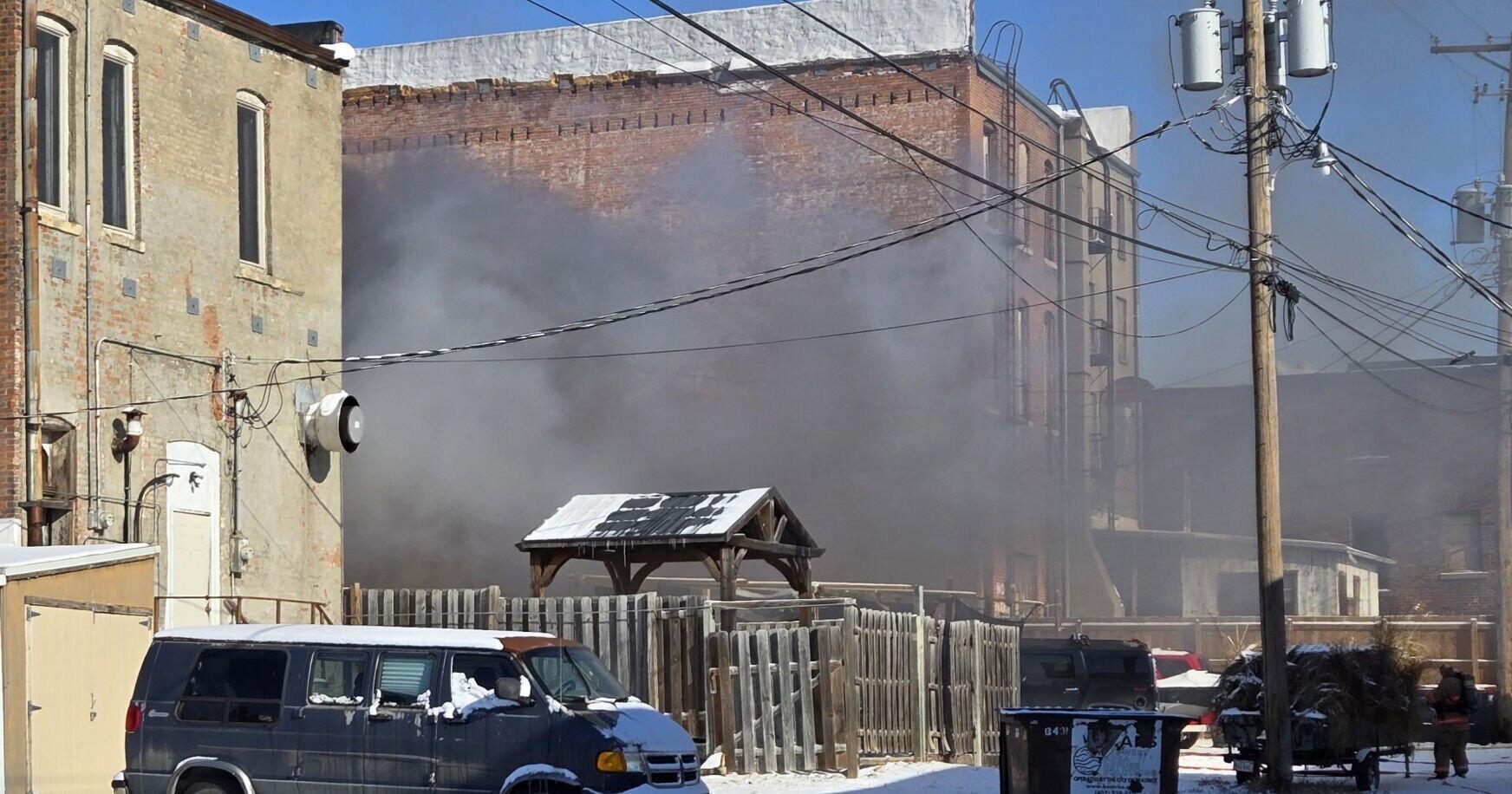 Firefighters battle cold , fire in downtown Beatrice