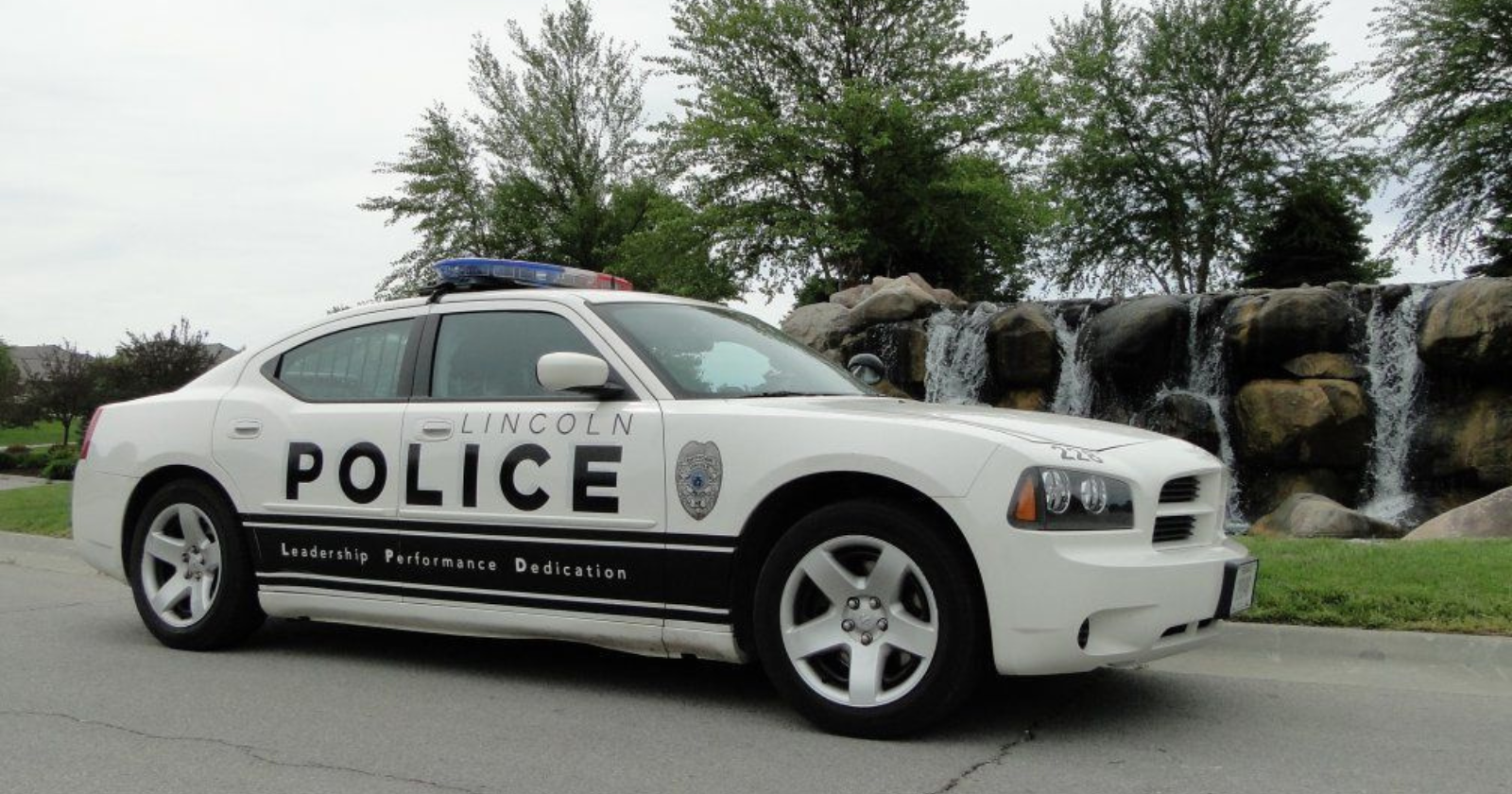Masked man flashed gun and robbed 3 men of wallets Lincoln police say - Vimarsana News
