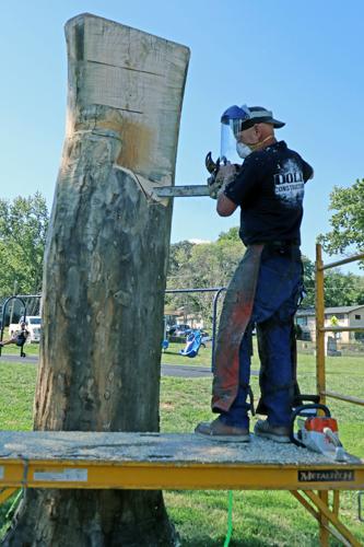 092122-bl-news-wood-carvings-p2.JPG