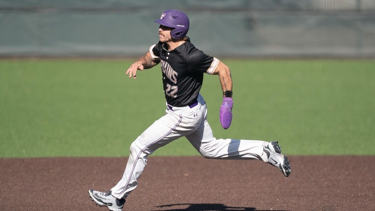 Bruins complete four-game series sweep at No. 25 CMU