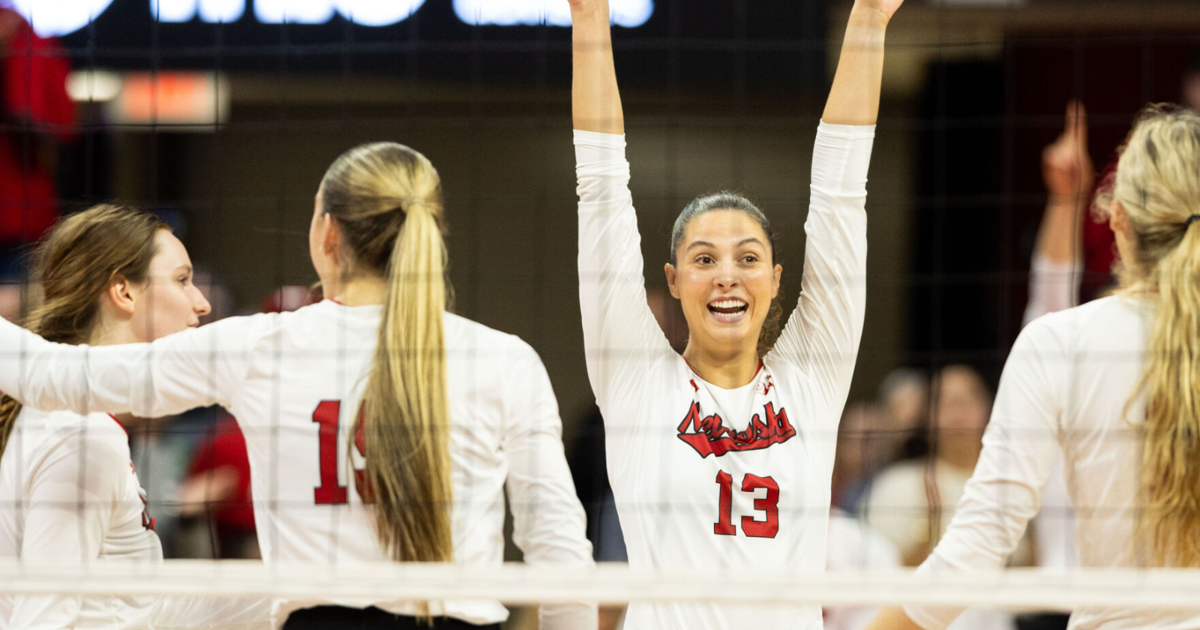 No. 1 Nebraska volleyball fends off Northwestern, improves to 24-0