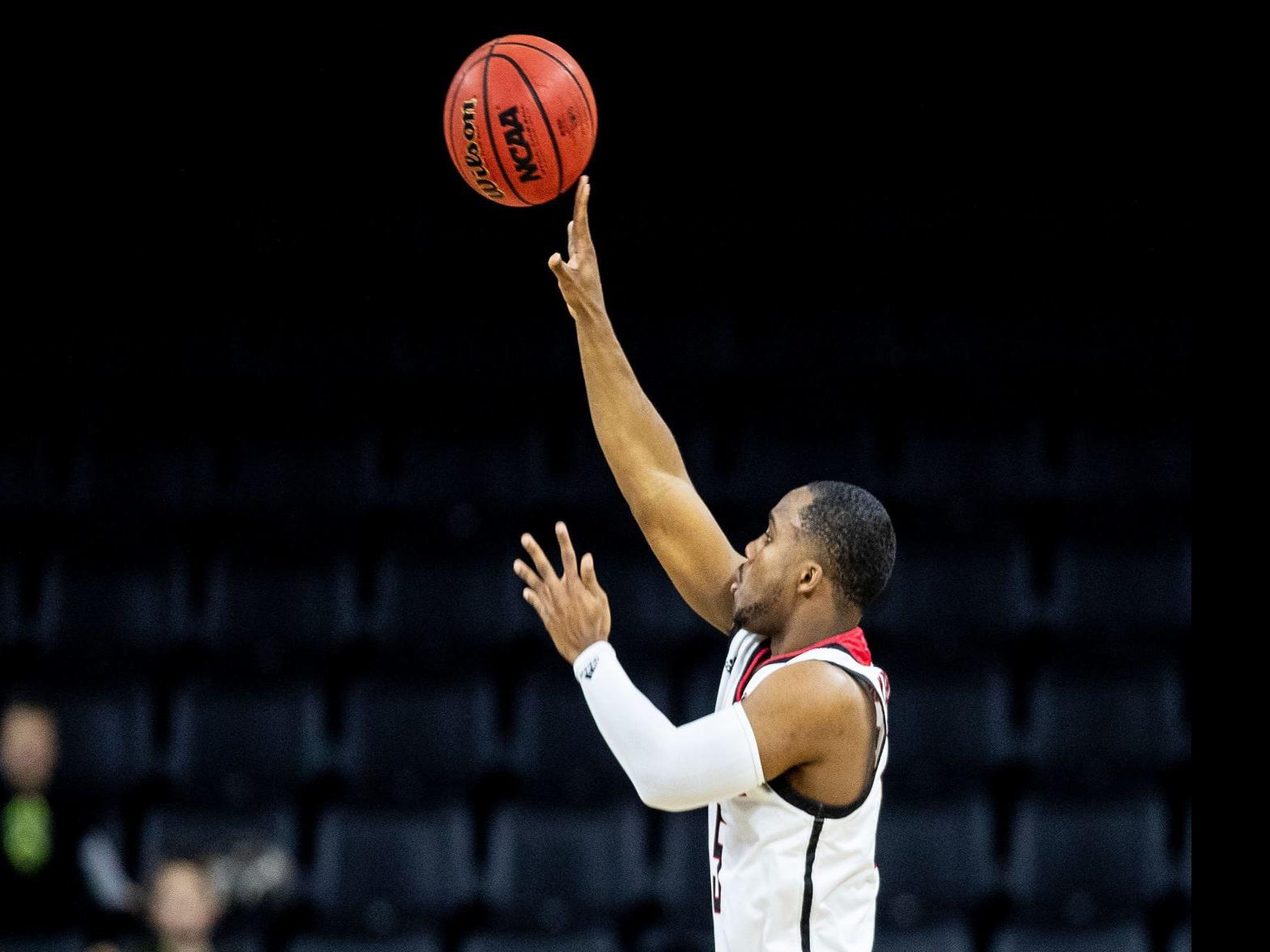 Uno Basketball S Two 1 000 Point Scorers Are Ready For Mavs