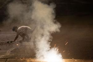 070426-owh-new-fireworks-cm-05.JPG