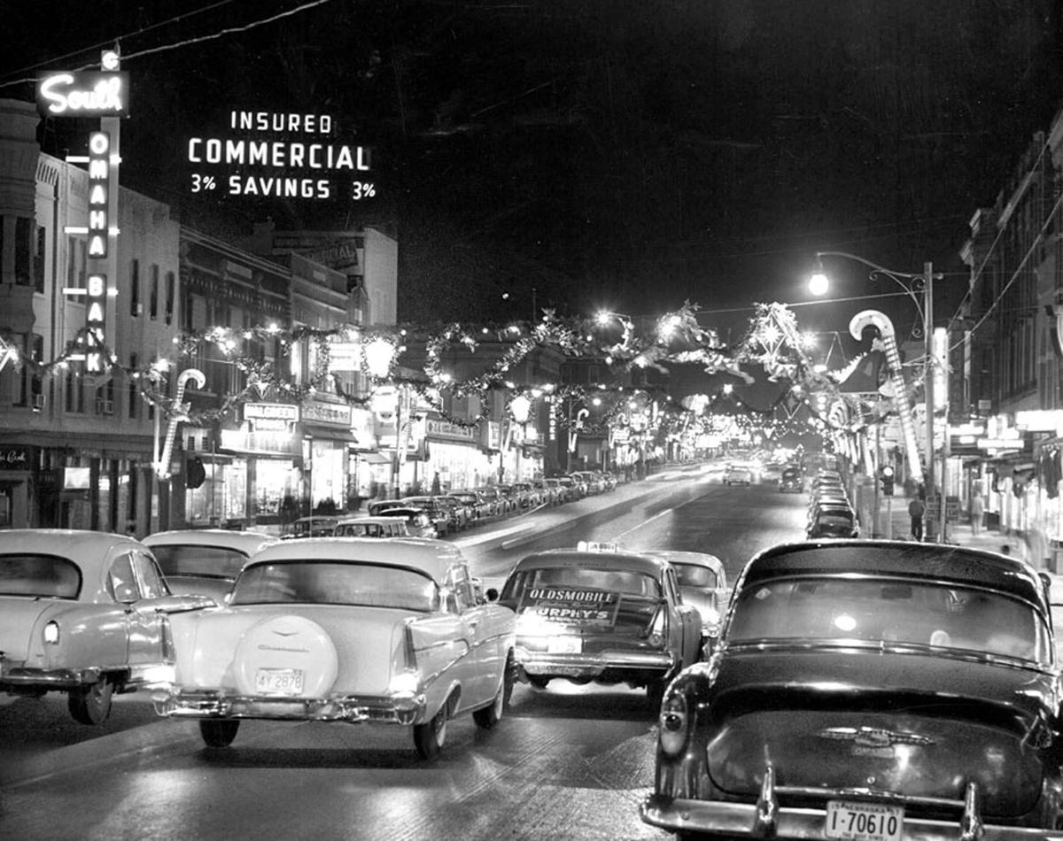 38 vintage photos of Christmas shopping in Omaha