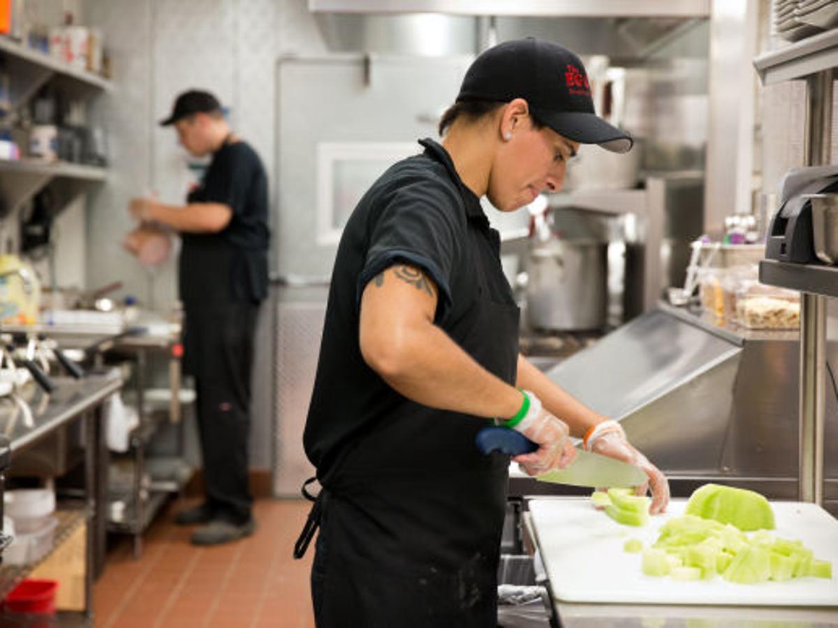 Diners In The Dark Food Safety Violations Often Miss Public Eye Since Most Reports Aren T Online Money Omaha Com