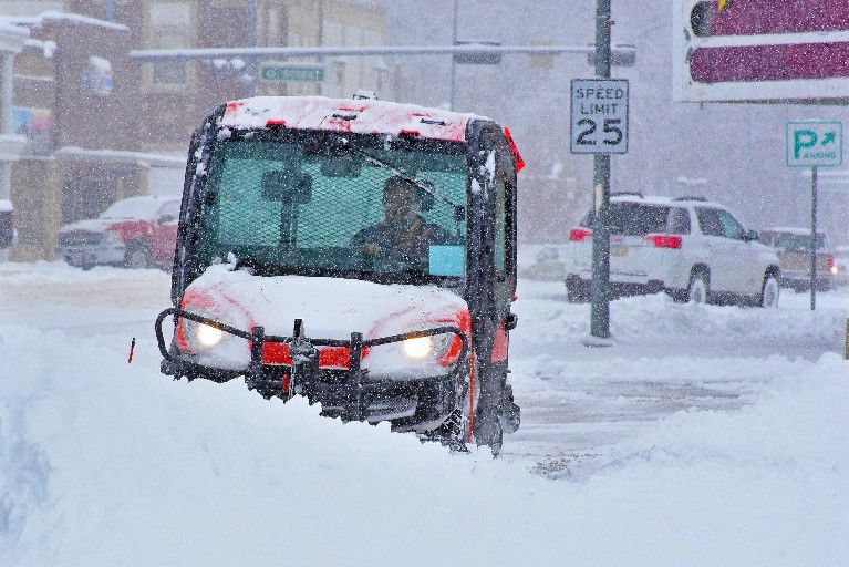 Western Nebraska Hit With Over 1 Foot Of Snow Omaha Could See 1 2 Inches Of Snow Ice Sleet Rain Weather Omaha Com