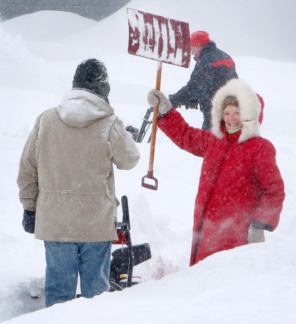 Winter Blizzard In 09 Produced Heartwarming And Heart Stopping Moments Omaha Local News Omaha Com