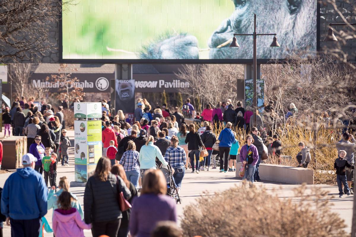 Omaha zoo to open an hour early over the weekend to crowds