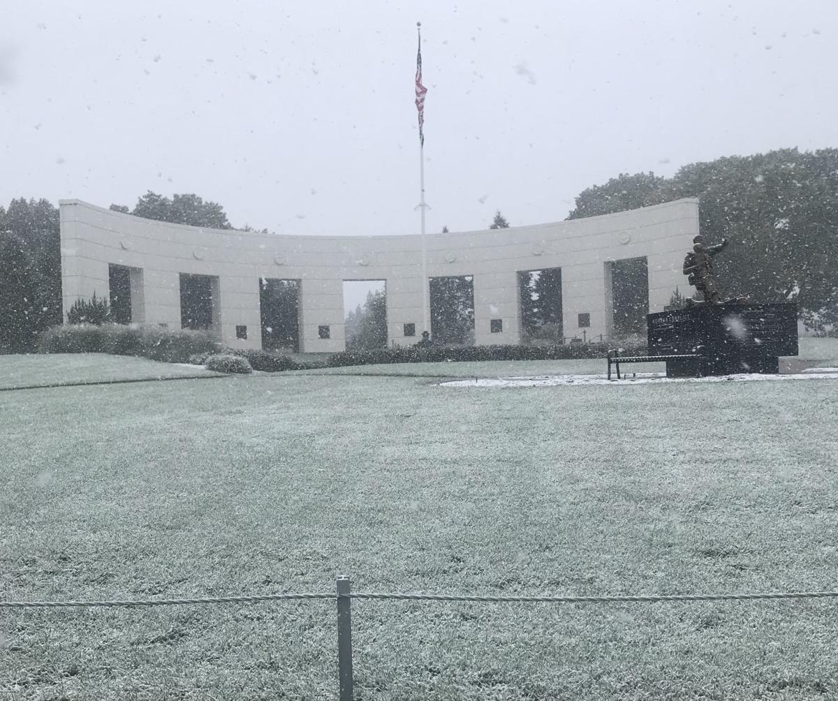 Omaha S First Snowfall Of The Season Causes Slick Roads Over 50 000 Power Outages Local News Omaha Com