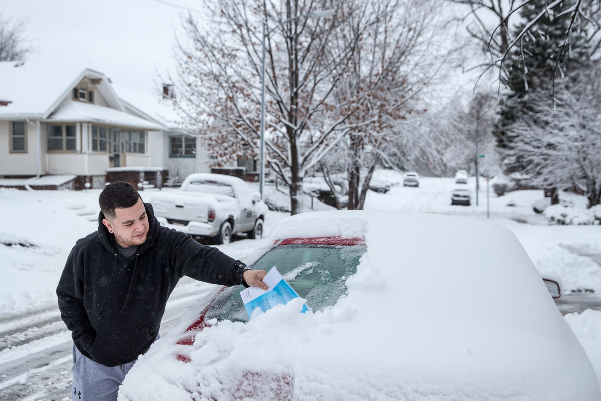 Refreeze From Heavy Wet Snow Turns Omaha Area Streets Slick Again Omaha Local News Omaha Com