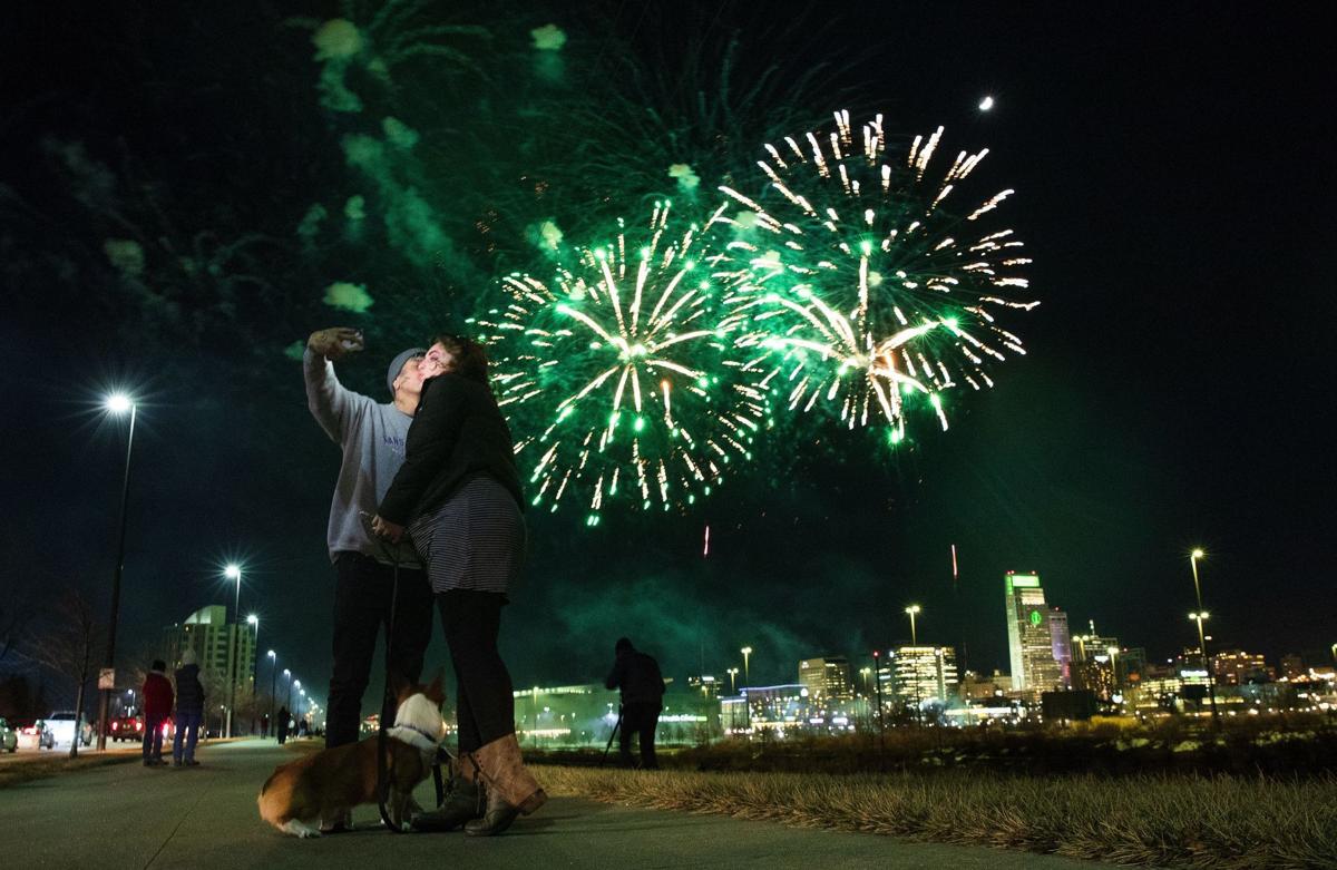 New Years Eve Events Omaha Crisp Clear Night On Tap For Omaha S New Year S Eve Fireworks Local News Omaha Com