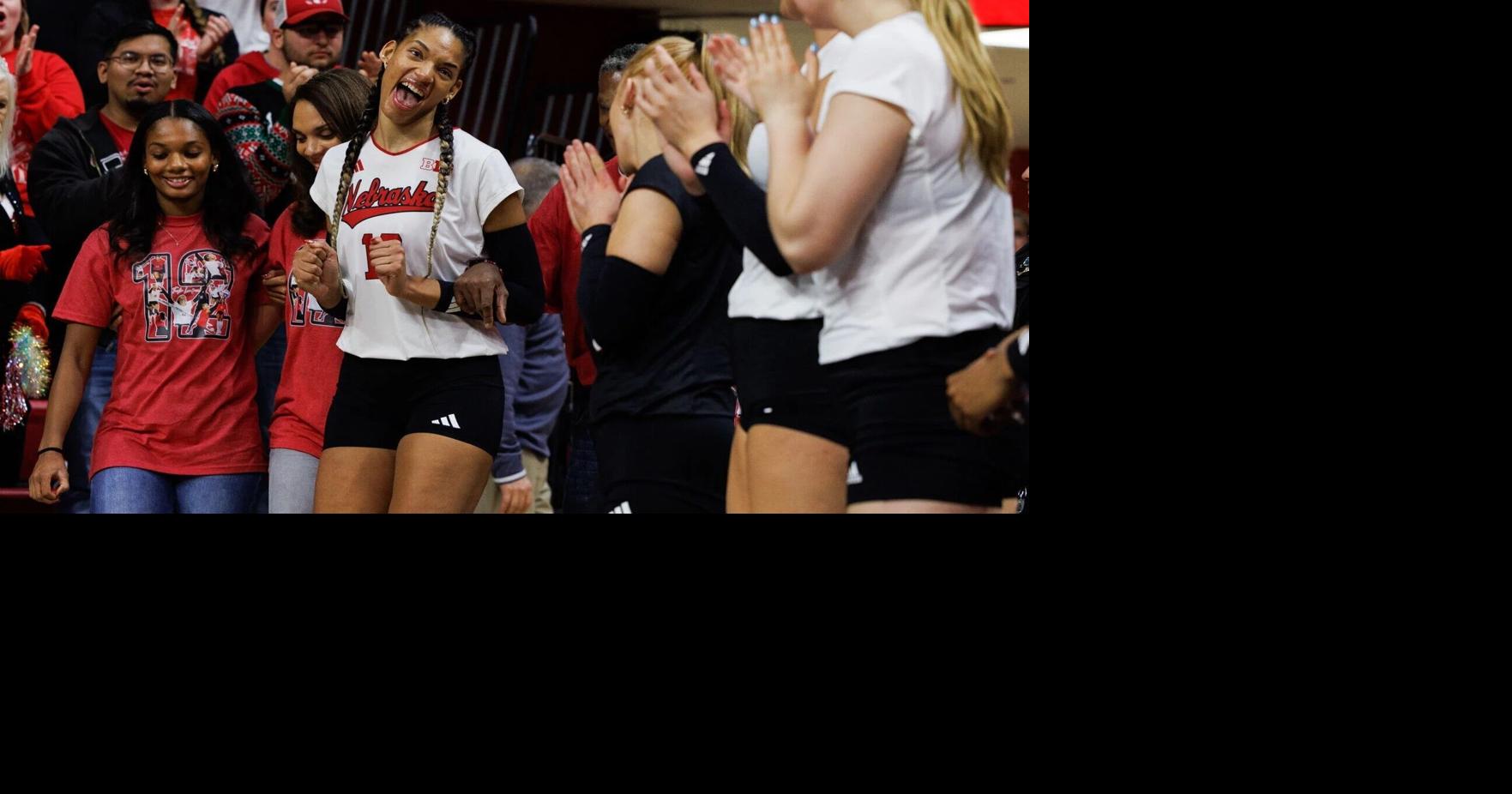 Wie Taylor Landfair und Allie Sczech beim Volleyballteam der University of ...