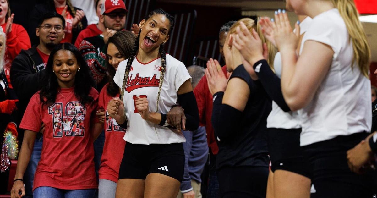 Wie Taylor Landfair und Allie Sczech beim Volleyballteam der University of ...