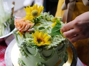 9 cake decorating tips from a buttercream queen