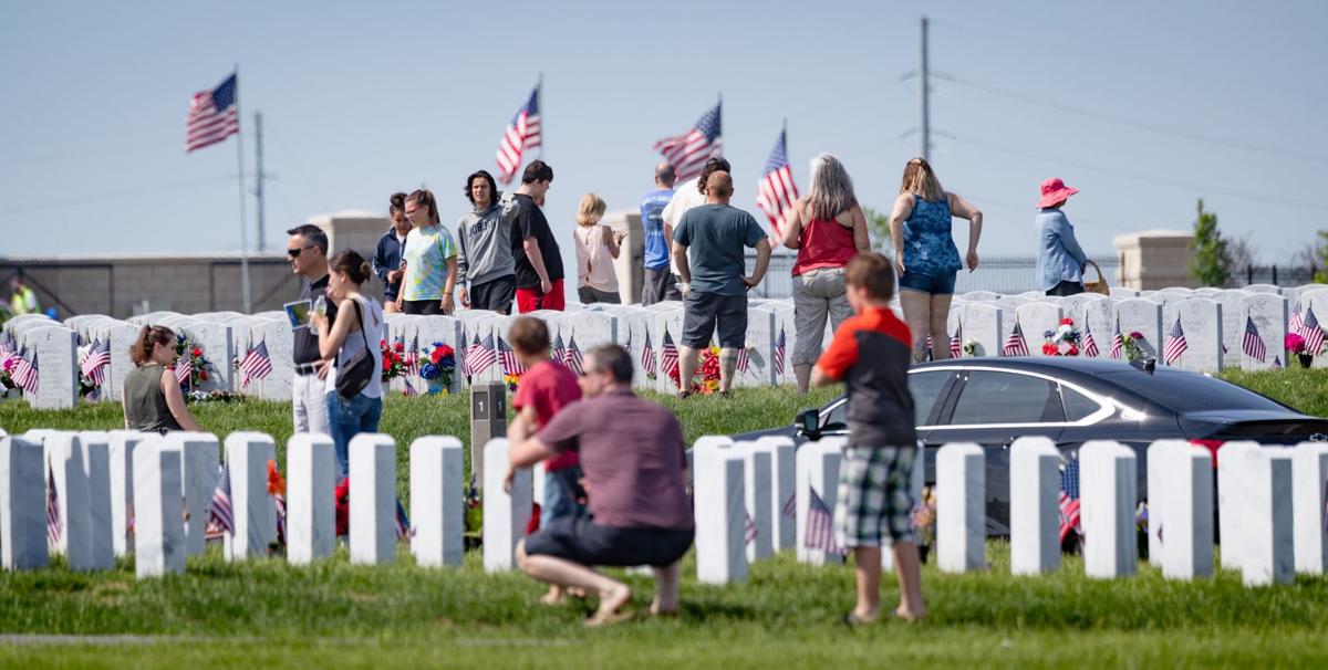 'A day to honor our fallen heroes' More than 1,100 attend Memorial Day