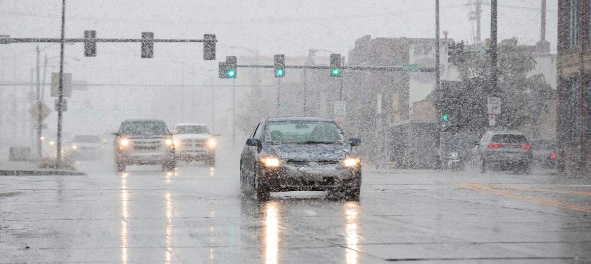 Omaha S First Snowfall Of The Season Causes Slick Roads Over 50 000 Power Outages Local News Omaha Com