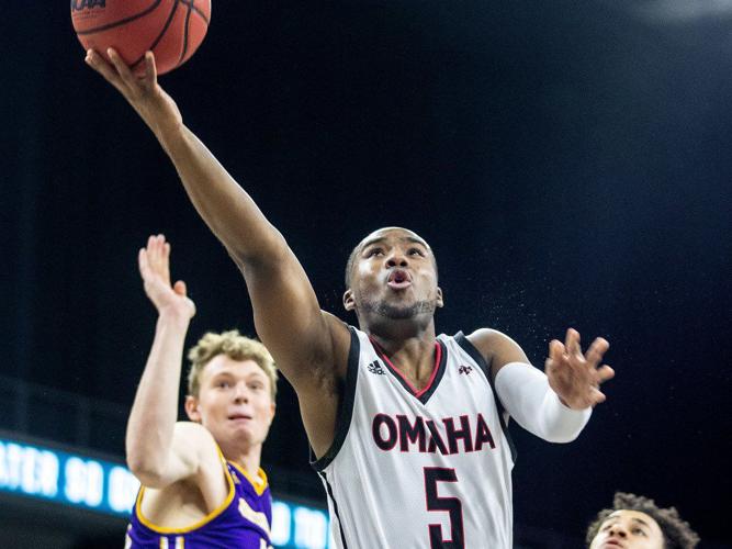 Omaha men keep season alive with upset victory over UMKC in Summit