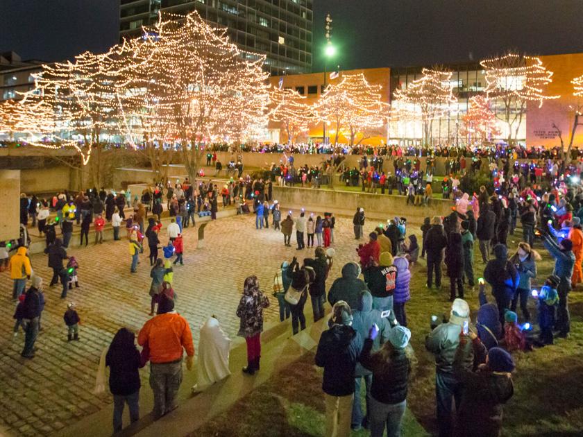 Downtown Omaha aglow for Holiday Lights Festival | GO - Arts