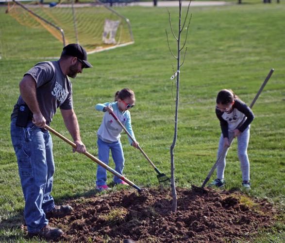 051822-gb-news-tree-planting-p1.jpg