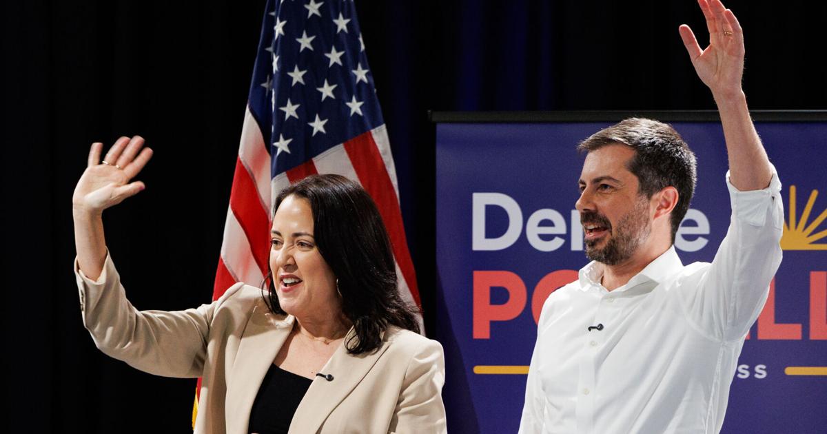 Pete Buttigieg unterstützt Denise Powell bei einer Kundgebung in Omaha im ...