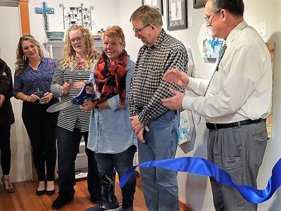 Ribbon Cutting for Eagle Art and Photography - p1