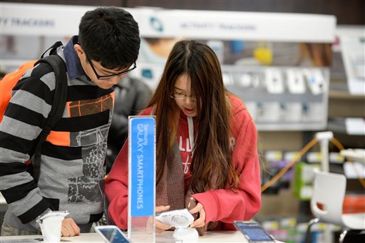 Americans kick off 2-day holiday shopping marathon