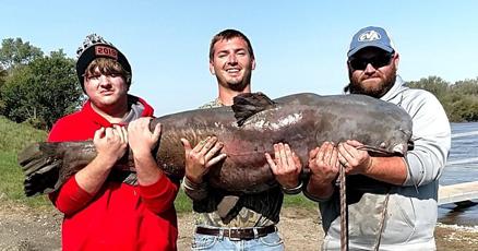 Missouri River monster: Fishermen say 5-foot-1, 113-pound catfish was a  'once-in-a-lifetime' catch