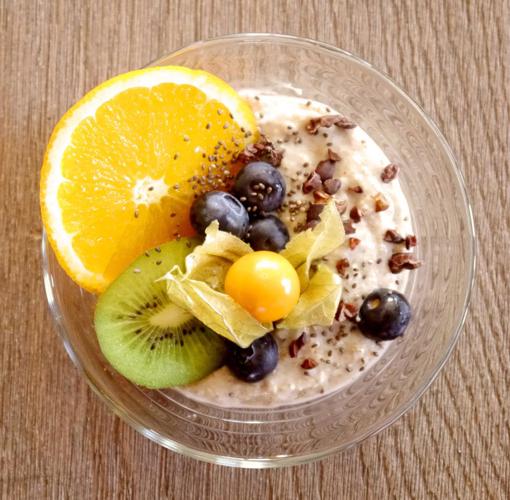 Canva-Porridge-Muesli-Breakfast-Vegan-Oatmeal-Chiasmaller-1024x1003.jpg
