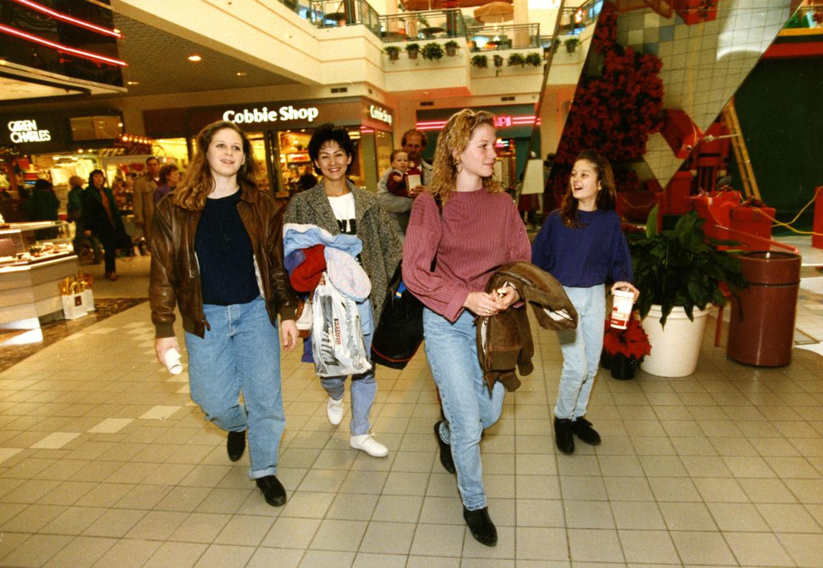 38 Vintage Photos Of Christmas Shopping In Omaha Lifestyles Omaha Com