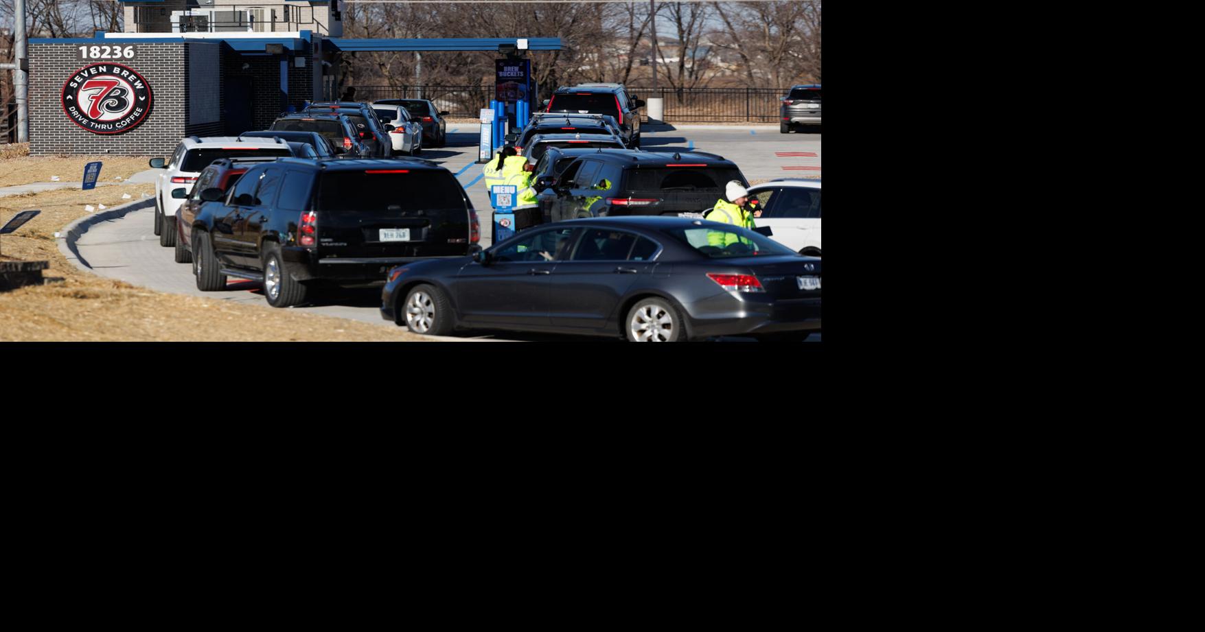 Coffee lovers brave long lines as 7 Brew opens first Omaha location