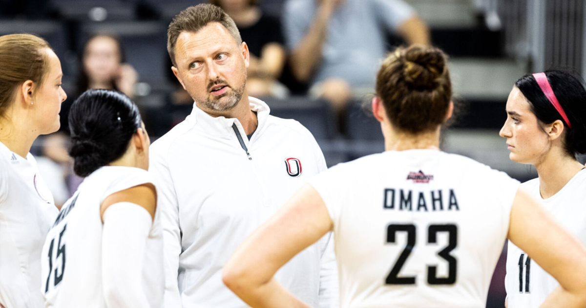 Matt Buttermore vom Omaha-Volleyball erfuhr, dass er ein Spiel im Memorial ...