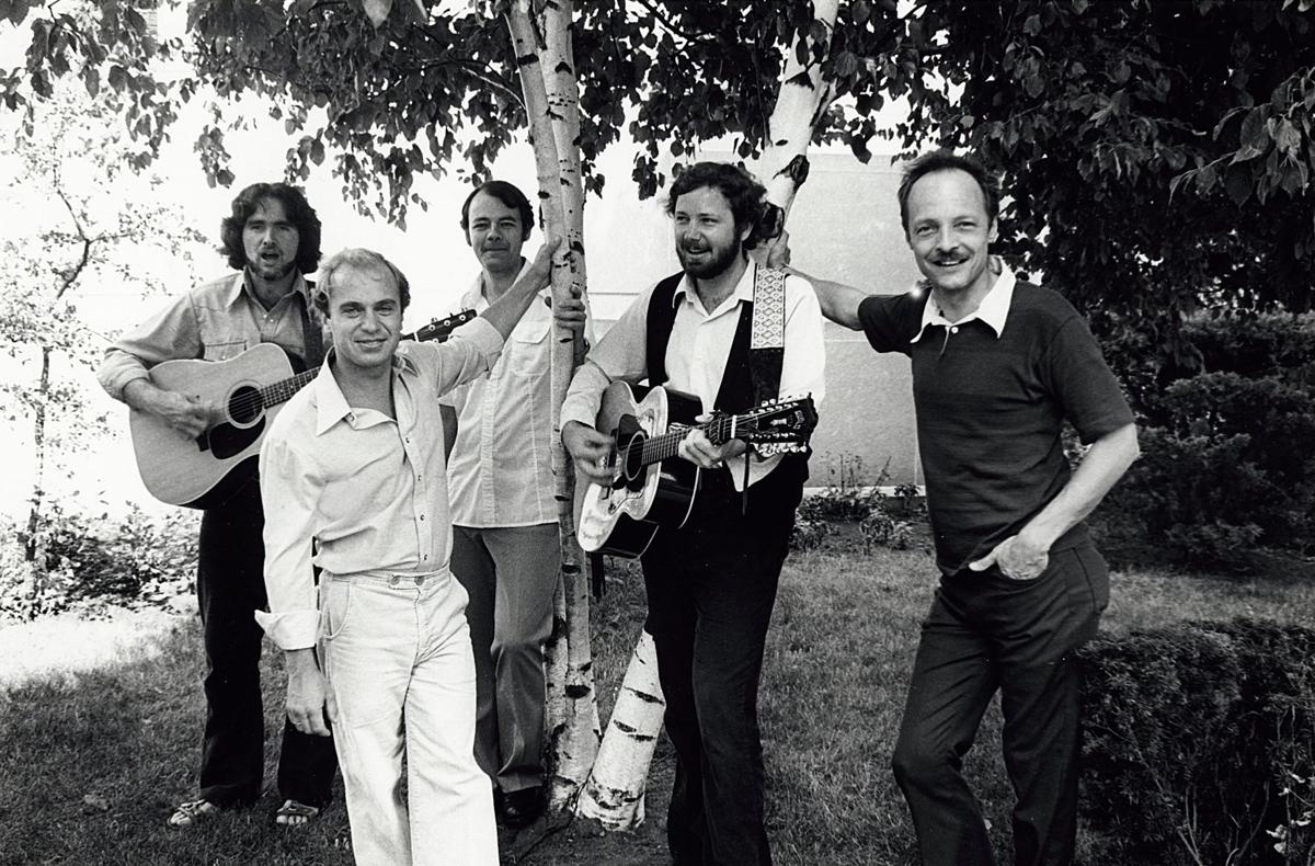 Grace Catholic Church S Simon And Garfunkel Reuniting For Farewell Concert In St Louis Latest Headlines Omaha Com Get the tempo of the tracks from earthen vessels (1975) by st. grace catholic church s simon and