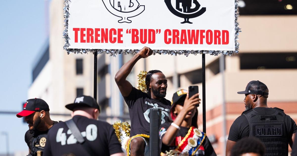 „Bud“ Crawford erscheint im Gerichtssaal von Omaha im Zusammenhang mit ...