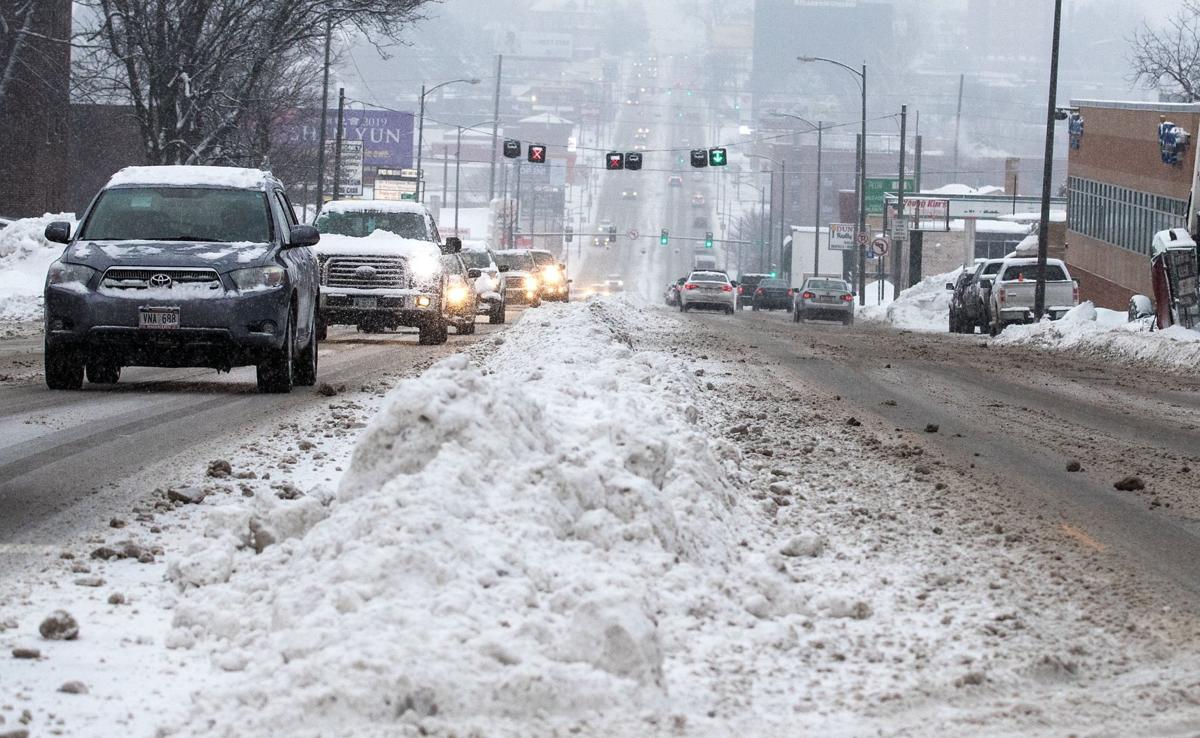As sleet turns to snow, NWS expects 3 inches per hour, 50 mph wind gusts in some areas | Weather ...