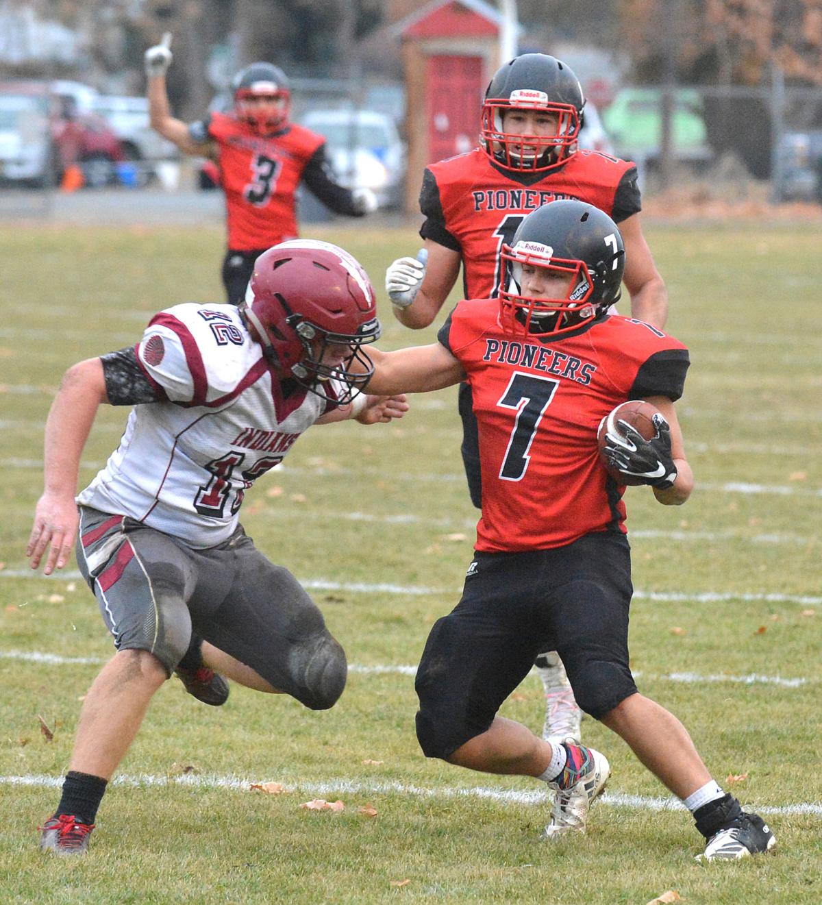 Omak advances to football quarterfinals Sports