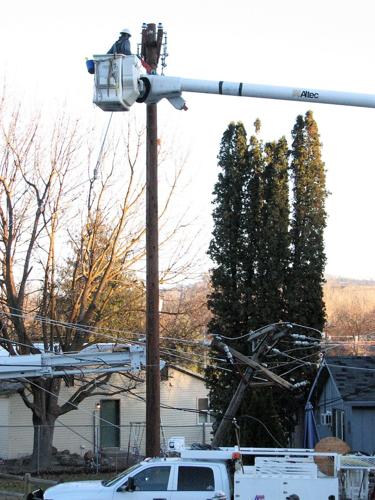 Storm topples trees, knocks out power | Free | omakchronicle.com