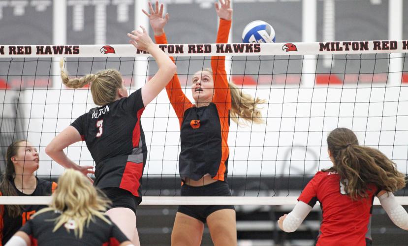 Volleyball Oregon gets clutch serving, but not enough in fiveset