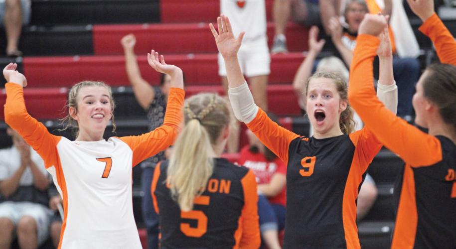 Volleyball Oregon gets clutch serving, but not enough in fiveset