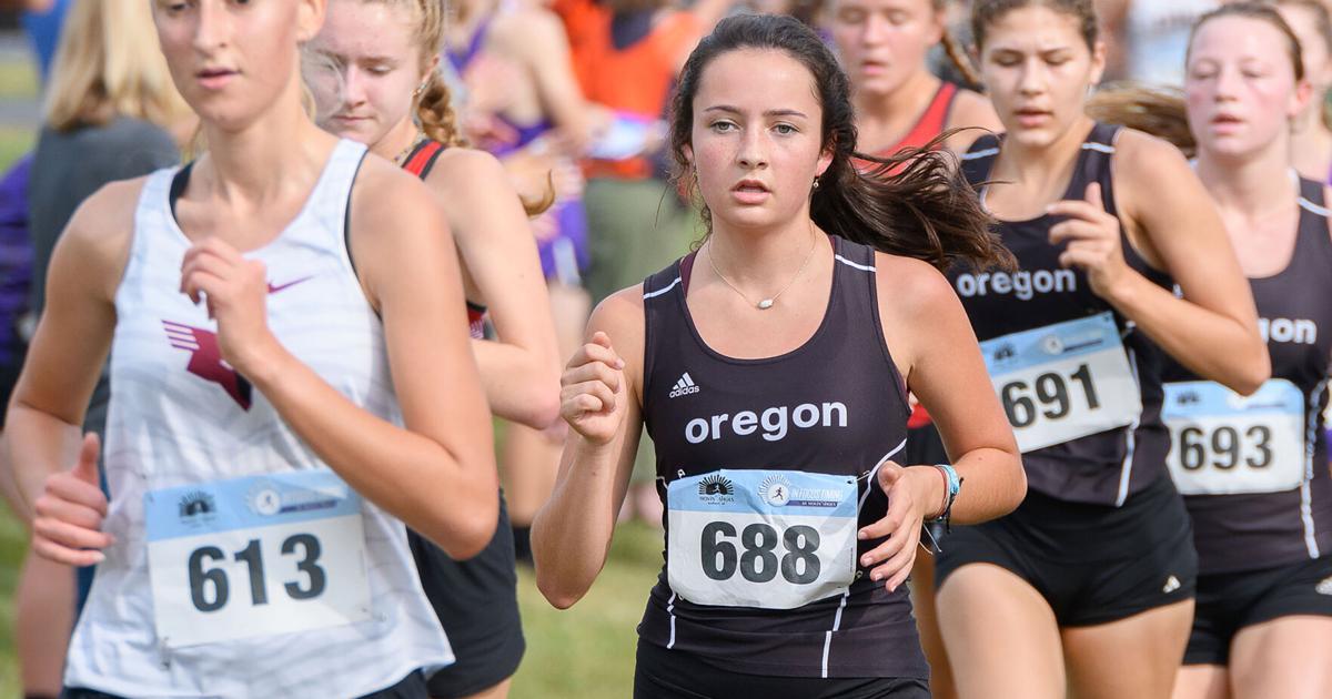 Girls cross country Oregon’s Dasha Vorontsov runs to second in