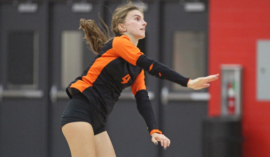 Volleyball Oregon gets clutch serving, but not enough in fiveset