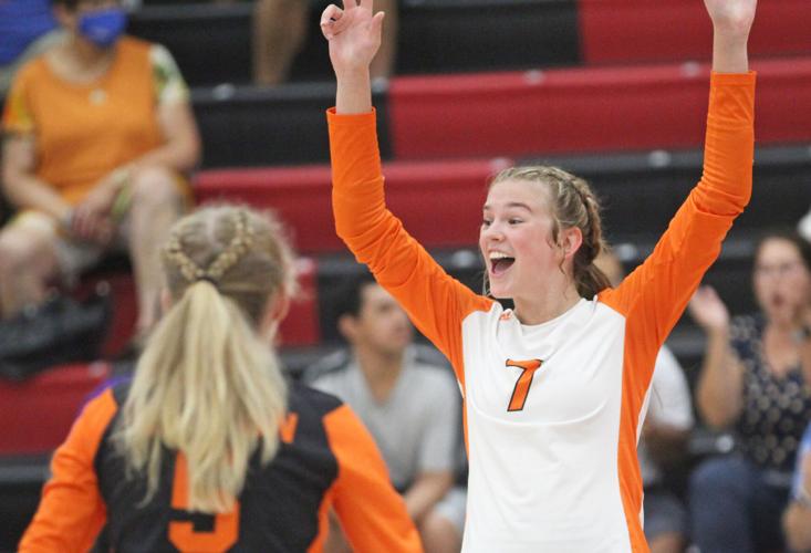 Volleyball Oregon gets clutch serving, but not enough in fiveset