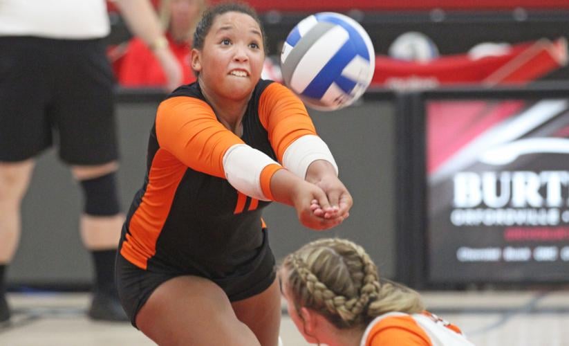 Volleyball Oregon gets clutch serving, but not enough in fiveset