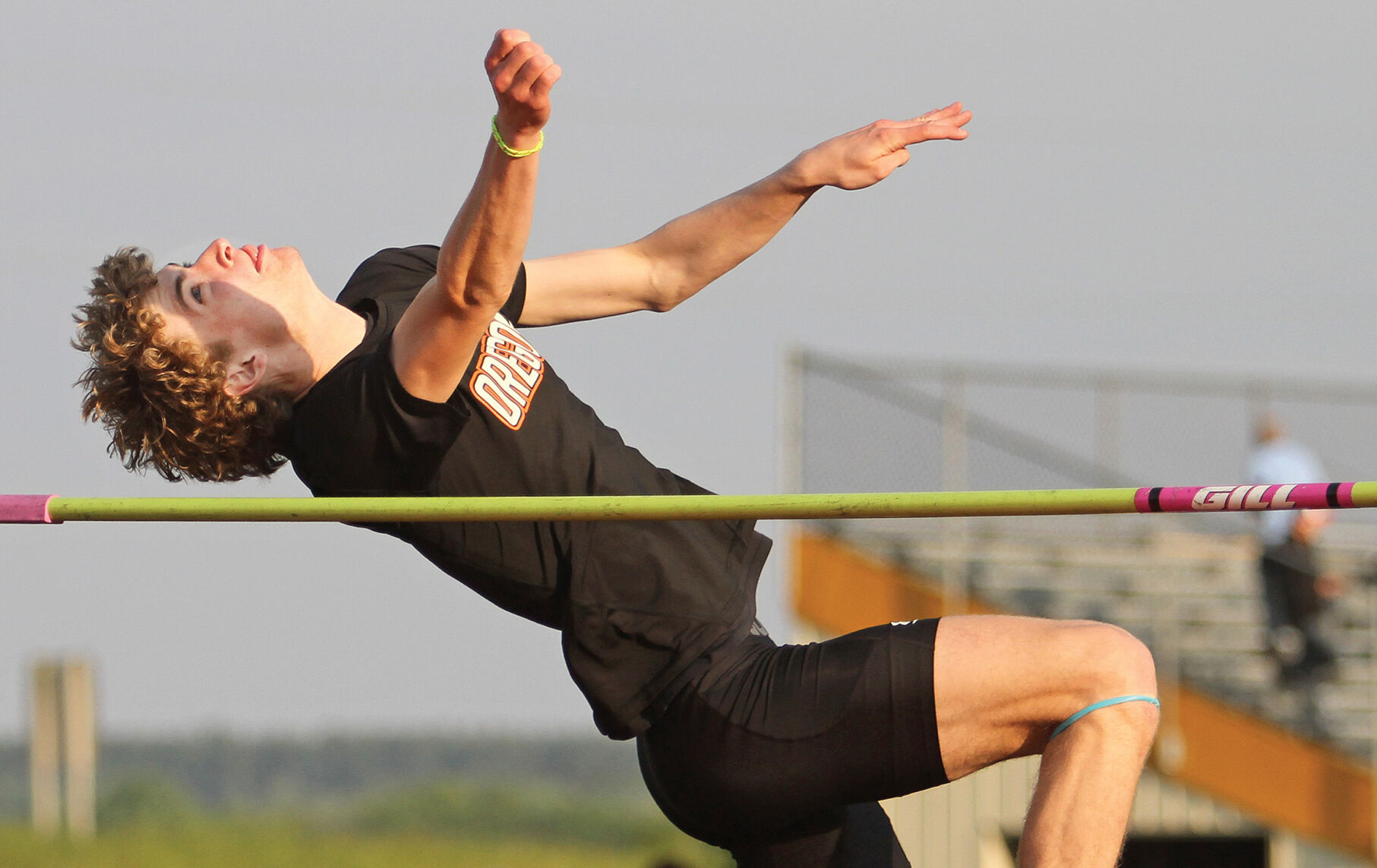 Oregon’s Yoerger Sets New Pole Vault Record and Leads Team to Third Place in Conference Meet