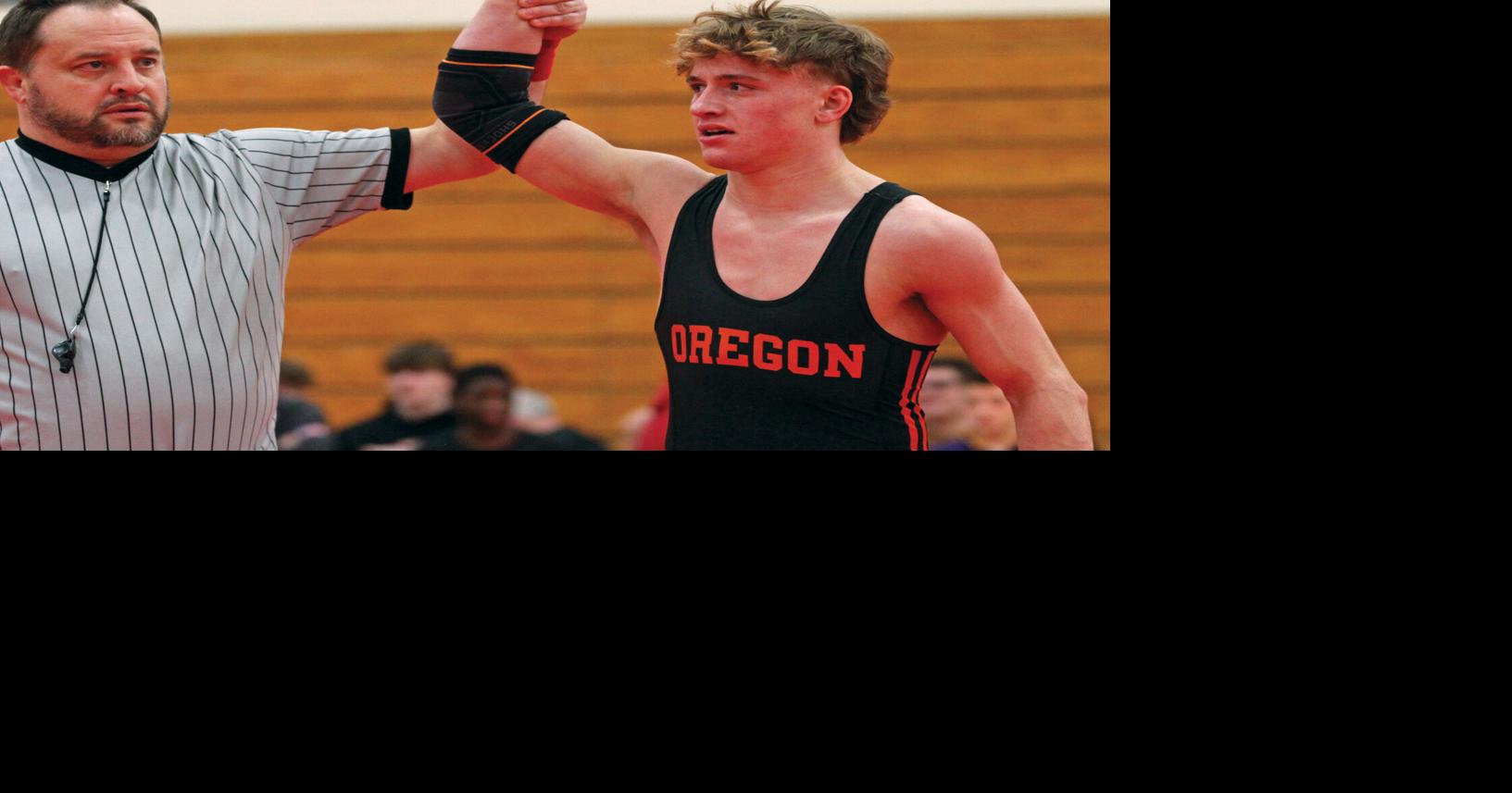 Boys wrestling: Oregon crowns two champions at Badger Conference Tournament