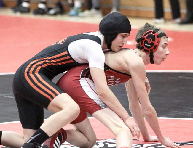 Wrestling Mellum, Keast lead Panthers at Mount Horeb invite Sports