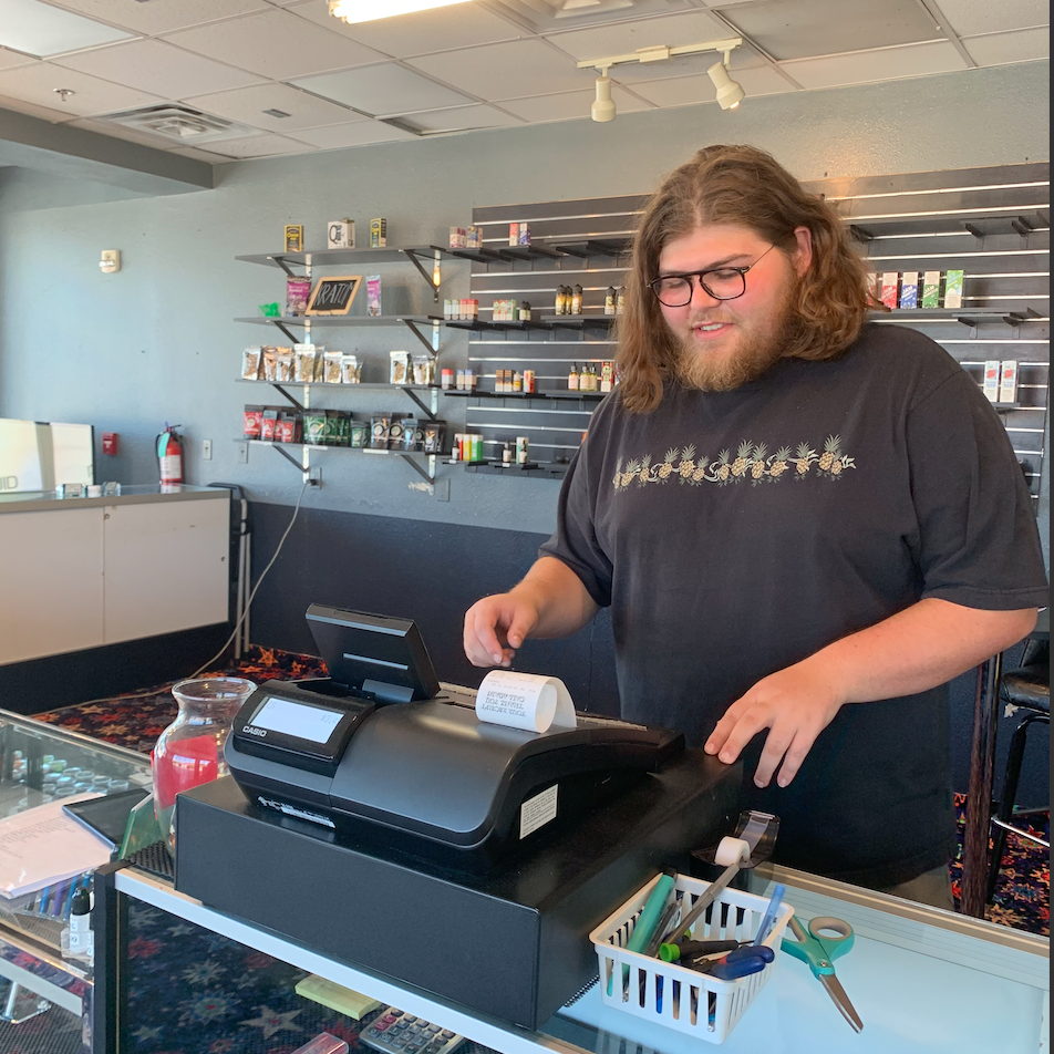 'Vapor Mayfield' vape shop plants flag in Norman with OU-themed rebrand |  Culture | oudaily.com