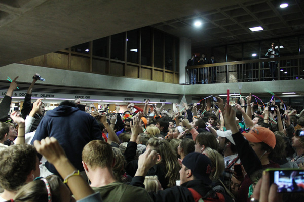 Library Rave Students rave at Bizzell Memorial Library | Multimedia | oudaily.com